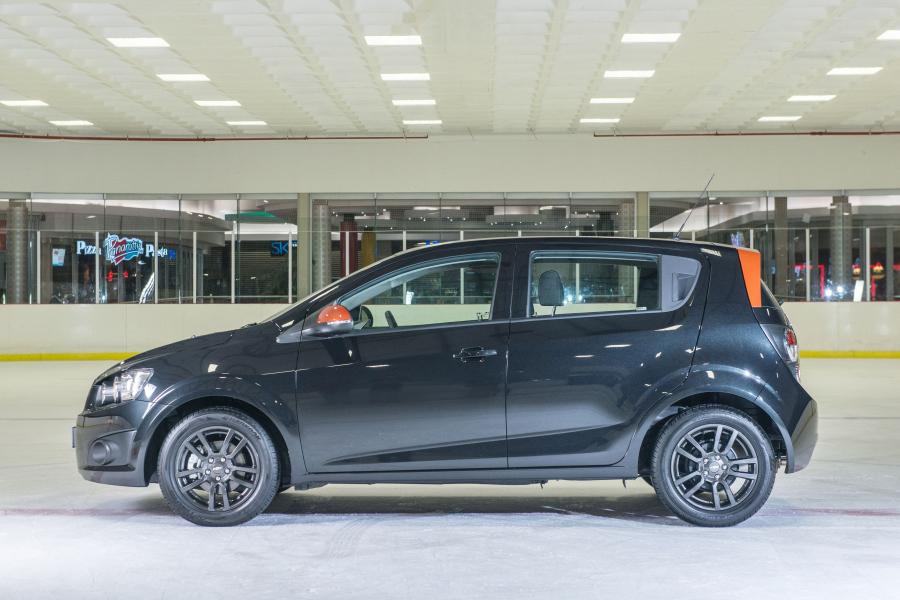  Chevrolet Sonic Black & White 2014 года  (фото 5 из 14)